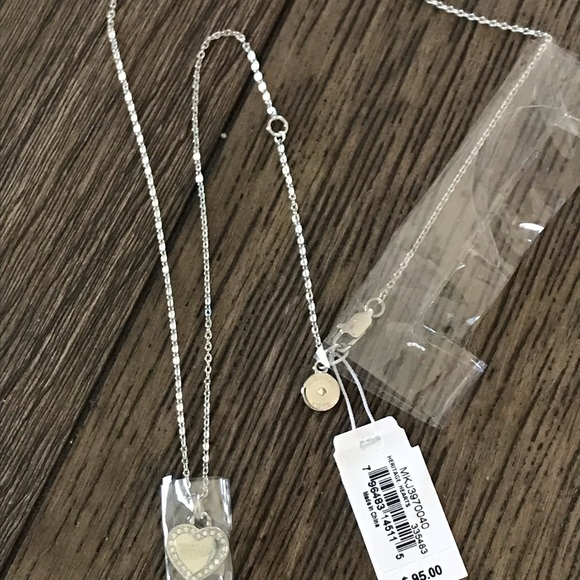 **BNWT Michael Kors Heritage Heart Necklace - Picture 4 of 6